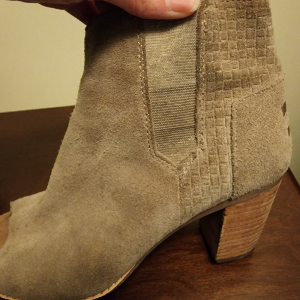 TOMS Lunata Suede Distressed Stacked Heel AnkleBootie Size 7.5 - Picture 7 of 13